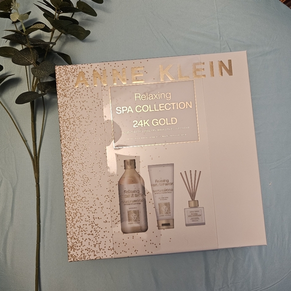 Anne Klein 24k gold Spa collection gift set - Picture 4 of 4